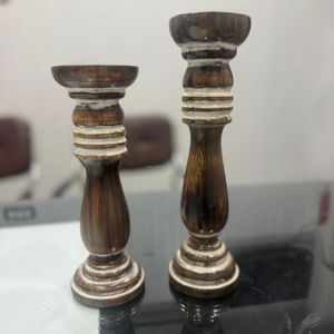 Support de bougie en bois poli fait à la main avec un design unique Décoration d'intérieur naturelle Porte-bougie en provenance d'Inde en vente - Product Image 1