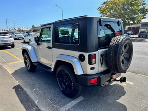 รถจี๊ปแรงเลอร์ ปี 2007 รุ่น 3.8 ซาฮาร่า 2 ประตู เกียร์ออโต้ พวงมาลัยขวา คุณภาพดี ราคาประหยัด มือสอง - Product Image 6