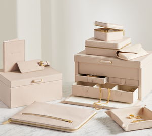 Cajas de joyería de cuero y Mdf decorativas de latón AK en color melocotón claro Juego de 8 cajas personalizadas para Decoración de mesa - Product Image 1