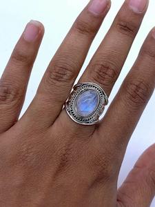 Bague ovale en pierre de lune pour femme en argent sterling 925 faite à la main bijoux en pierres précieuses élégante bague cadeau pour elle - Product Image 3