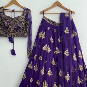 Vêtements De Mariage Designer Lehenga Choli Avec Dupatta Avec Broderie Travail - Product Image 1