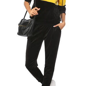 Tenues deux pièces personnalisées pour femmes Ensembles de survêtement pour femmes Vêtements d'entraînement de sport Survêtements d'entraînement décontractés à rayures pour femmes - Product Image 6