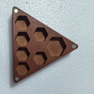 Caja de dados de haya teñida con tapa magnética para almacenamiento Caja de transporte de 7 troqueles Caja de dados de madera portátil Caja de dados triangulares - Product Image 4