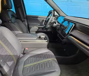 พร้อมส่ง รถมือสอง ปี 2024 รุ่น Adventure Edition Performance ระบบขับเคลื่อนสี่ล้อแบบดูอัลมอเตอร์ เทอร์โบ ภายในสีอ่อน หุ้มหนัง ล้อแม็ก R19 รถ SUV - Product Image 3