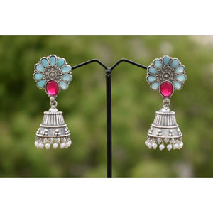 Pendientes de aro tipo jhumka, estilo tradicional, hechos a mano, imitación plata, con piedras de latón, diseño de pez, estilo pesado, para niñas y mujeres - Product Image 4