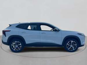 Chevrolet Trax RS SUV 2024 con 1RS FWD, Volante a la Izquierda, Automático, Interior Oscuro, Asientos de Cuero, Neumáticos R19 - Product Image 3