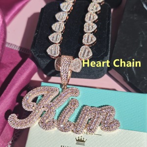 Collier pendentif en argent 925 plaqué or rose avec lettre cursive en moissanite VVS baguette, best-seller, pour homme, à bas prix - Product Image 4