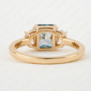 Anillo de Compromiso o Promesa Cristiano de Oro Amarillo Pulido con Certificación IGI, 1.40 TCW, Corte Asscher, Diamante Moissanita, Media Alianza - Product Image 6