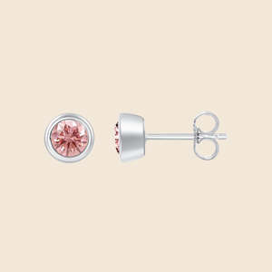 Boucles d'oreilles clous rondes serties de diamants, pour la création de bijoux, avec diamants ronds de laboratoire de 0,6 carat F-VS en or massif 14 carats - Product Image 4
