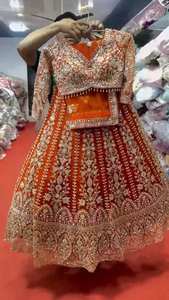 ชุดเลเฮนกาโชลีแบบยาวสำหรับงานแต่งงานของผู้หญิง ดีไซน์เนอร์ออกแบบ  แบบอินเดีย  ทำจากผ้ากำมะหยี่ - Product Image 3