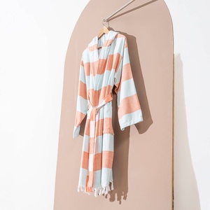 Peignoir turc à rayures audacieuses, à capuche, corail et aqua - Product Image 1