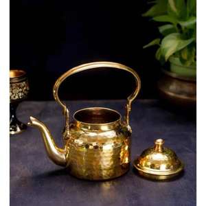 Théière indienne design en laiton pour service à thé premium et décoration intérieure culturelle théière en laiton poli doré - Product Image 5