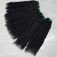 Extensiones de cabello humano rizado tipo pixie, color negro natural, textura suave y con volumen en las puntas, para la elaboración de pelucas.