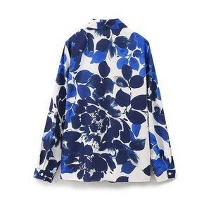 Camisa de mujer de manga larga personalizable de fábrica al por mayor con cuello vuelto ropa informal sostenible de calidad superior - Product Image 2