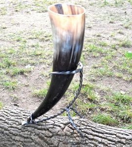 Cuerno para beber Valknut con soporte, jarra para beber hecha a mano genuina, cuerno vikingo para cerveza Mead Ale para fiesta de Navidad - Product Image 5