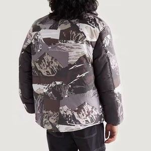 Veste matelassée personnalisée avec logo OEM, vente en gros, rembourrage en duvet, style streetwear, imprimé bandana paisley sur toute la surface, veste matelassée personnalisée pour homme - Product Image 4