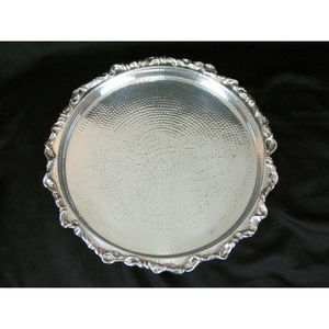 Hecho de bandeja de metal para servir alimentos Decoración única para el hogar Utensilios de cocina Bandeja de postre de comida de mesa en precios al por mayor - Product Image 5