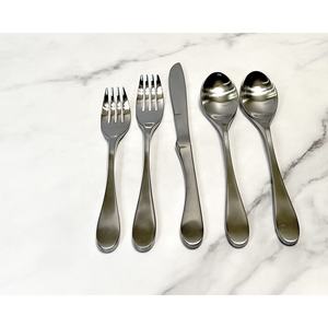 Service de couverts de haute qualité en acier inoxydable, nouveau design de couverts avec poignée, look royal moderne, en argent, pour la maison, le restaurant, 6 pièces - Product Image 1