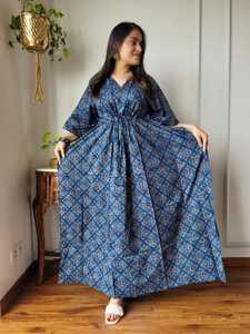 Vestido de caftán floral de algodón transpirable hecho a medida-Ajuste relajado con escote en V adecuado para clientes boutique y revendedores - Product Image 2