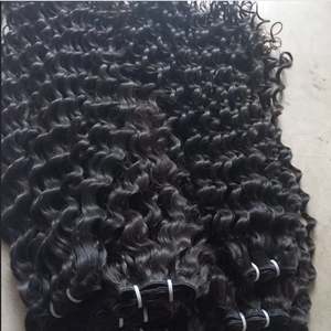 Extensions de cheveux indiens Remy à ondulation lâche, double trame, volume naturel, bouclés, qualité supérieure, qualité salon, en vente - Product Image 3