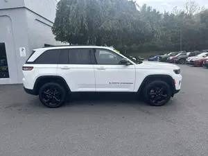 Jeep Grand Cherokee Altitude 2023 - Product Image 5