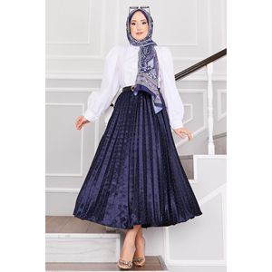 Jupe mi-longue plissée en satin bleu marine avec pierres imprimées et brodées numériques Caractéristiques respirantes de style formel long et droit - Product Image 3