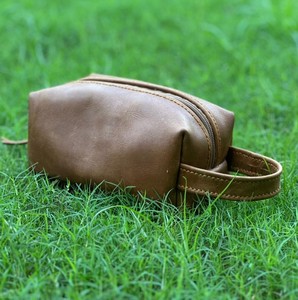 Véritable pochette en cuir Crazy Horse Multi-Functional Wash Cosmetic Case Neutral Travel Accessory Anwar Enterprises - Product Image 4