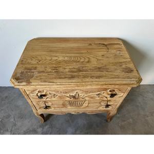 Table de chevet Davis de haute qualité en bois d'acajou avec finition naturelle pour usage intérieur. - Product Image 2