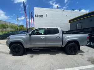 2018 pour Tacoma SR5 V6 Double cabine AWD utilisé Ready Ship Turbo moteur sièges en tissu intérieur foncé R18 pneus pick-up toit en métal - Product Image 3
