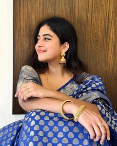 Sari de Boda de Seda Georgette Dorada Banarasi de Moda con Trabajo de Tejido y Blusa Sin Coser, Estilo Vintage Rani - Product Image 6