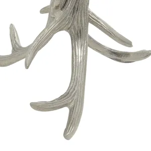 Soportes de velas de aluminio plateado hechos a mano para velas cónicas decoración del hogar con atractivo navideño - Product Image 3