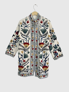 Veste florale brodée pour femmes grandes tailles, col mandarin, manches longues, coton, style Prairie Chic, pour le printemps - Product Image 1