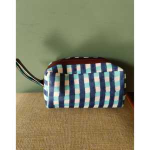 กระเป๋าเครื่องสำอางแบบพกพาลายตารางสีน้ำเงิน  สำหรับทุกเพศ  พร้อมหูหิ้ว  วัสดุหนังวีแกน  ปิดด้วยซิป  หูหิ้วนุ่ม  ขนาดเล็ก - Product Image 1