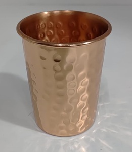 Vaso de agua metálico con pulido hecho a mano y tamaño mediano y color natural para uso doméstico y de bar - Product Image 1