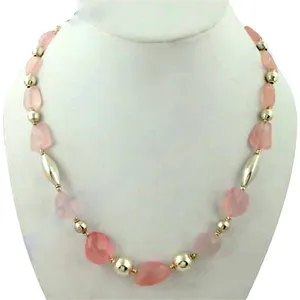 Collier vintage pour femme avec plaqué or, perles de quartz rose et perles, chaîne religieuse en laiton et cuivre pour les fêtes ou les cadeaux - Product Image 1