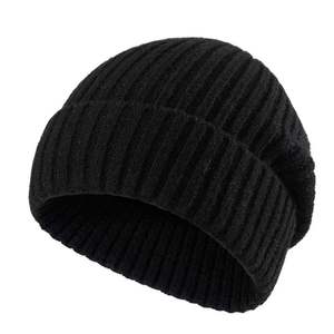 Gorros de Invierno de Diseño para Protección Contra el Frío, Modernos, con Rayas de Camuflaje, Lazos y Letras Personalizadas Impresas, para Uso en la Playa - Product Image 2