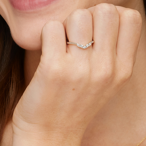 Anillo de compromiso de oro de 10K SIMPEL con corte redondo, Diamante cultivado en laboratorio, uso diario, banda curva, regalo de boda para ella - Product Image 1