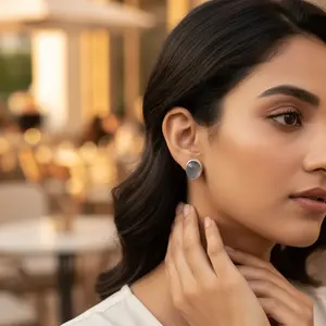 Pendientes de Botón de Plata de Moda con Piedras para Mujer, Chapados en Oro con Patrón Geométrico, Joyería Religiosa para Uso Diario y Fiestas - Product Image 3