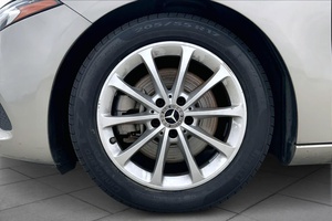 รถยนต์เมอร์เซเดส-เบนซ์ เอ 220 เอฟดับเบิลยูดี ปี 2020 สภาพใช้งานน้อย พร้อมส่ง - Product Image 6