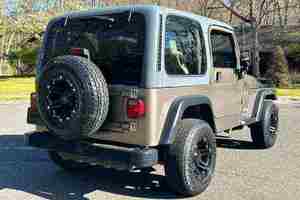 2024 X 4x4 Volante a la Izquierda Asientos de Cuero Sin Reserva Transmisión Manual de 5 Velocidades Motor de 6 Cilindros y 4.0 Litros Trasero Mayormente sin Modificaciones - Product Image 3