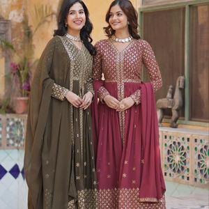 Conjunto de Kurti y Pantalón de Diseño Indio, Superventas, Calidad Premium, Última Moda Exclusiva, Ropa de Fiesta y Festivales - Product Image 1