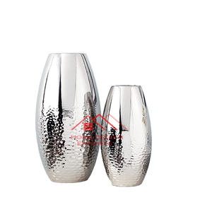 Jarrón de Flores de Metal con Diseño Martillado y Acabado Antiguo para Decoración del Hogar y Decoración de Pisos de Salones de Boda - Product Image 2