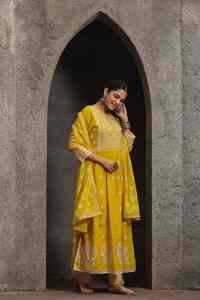 Diseñador de boda y fiesta desgaste rayón bordado pesado trabajo Kurti pantalón par con Dupatta precio más bajo fabricante de la India - Product Image 3