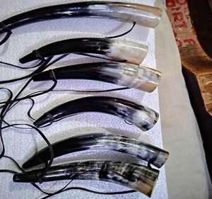 Lance d'Odin sculptée à la main et polie véritable corne de buffle soufflée par Ox avec bracelet en cuir Style animal Technique brute - Product Image 1