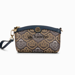 Pochette souple à fermeture éclair brodée tendance pour un style ethnique moderne par Tradebyd - Product Image 1