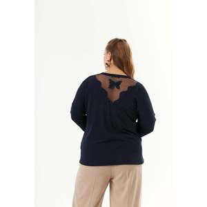 Blusa de Punto Azul Marino con Cuello en V para Mujer Talla Grande RMG, con Detalle de Pedrería y Acento de Tul en Hombros y Espalda - Product Image 6