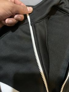 Vêtements de sport actifs 2 pièces personnalisables pour femmes Survêtements OEM pour le jogging 100% Ensemble de sport personnalisé pour femmes - Product Image 4