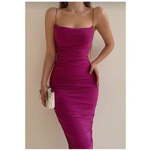 Abito viola Mood Moda con drappeggio a spalline sottili e linea vita naturale - Product Image 3