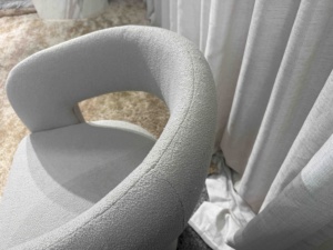 Silla de Comedor Moderna <span class=keywords><strong>Walsh</strong></span> con Brazos, Estructura de Madera y Diseño Estable para Comedor o Apartamento - Product Image 6