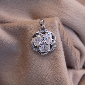 Dainty จี้เพชรโมอิสสีเงินน้ำหนักเบาทำด้วยมือเครื่องประดับเพชรโมอิสสำหรับขาย - Product Image 3